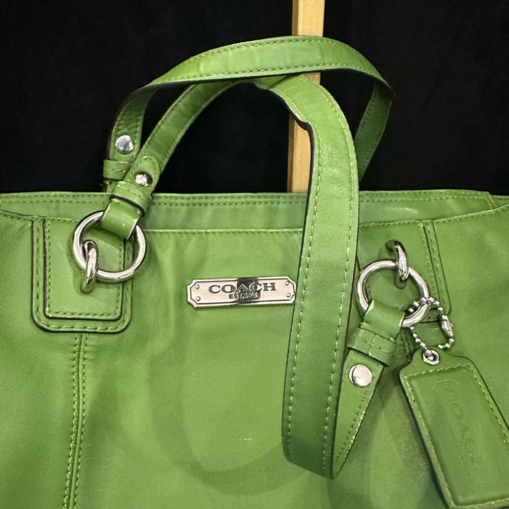 ☘️Coach Vibrant VINTAGE Gorgeous  Green LeatherTote Arm Candy - Picture 8 of 16
